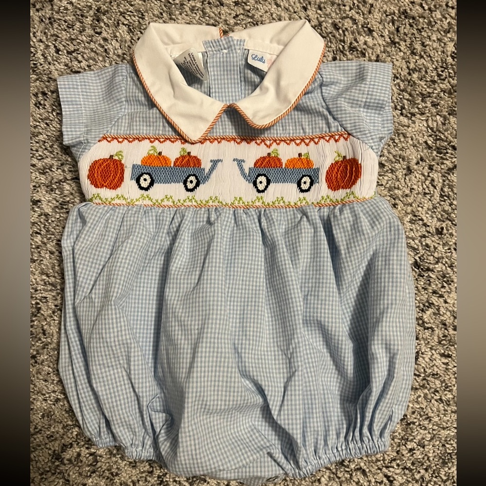 Lulu Bebe 0M outfit. Runs big fits like 0-3M. Never been worn.